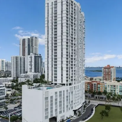 Downtown / 2000 Biscayne